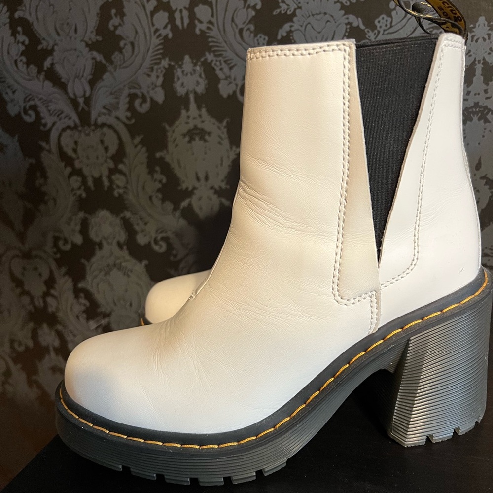 Dr Marten SPENCE LEATHER FLARED HEEL CHELSEA BOOTS